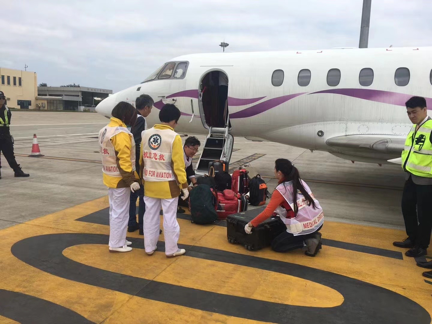 巴中香港出入境救护车出租